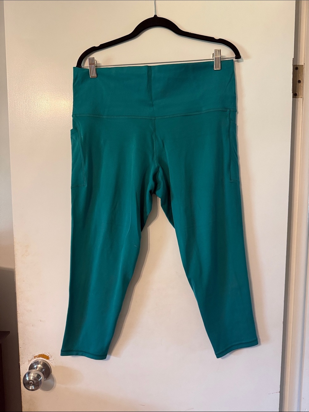 Athleta Teal Salutation Stash 7/8 Tight